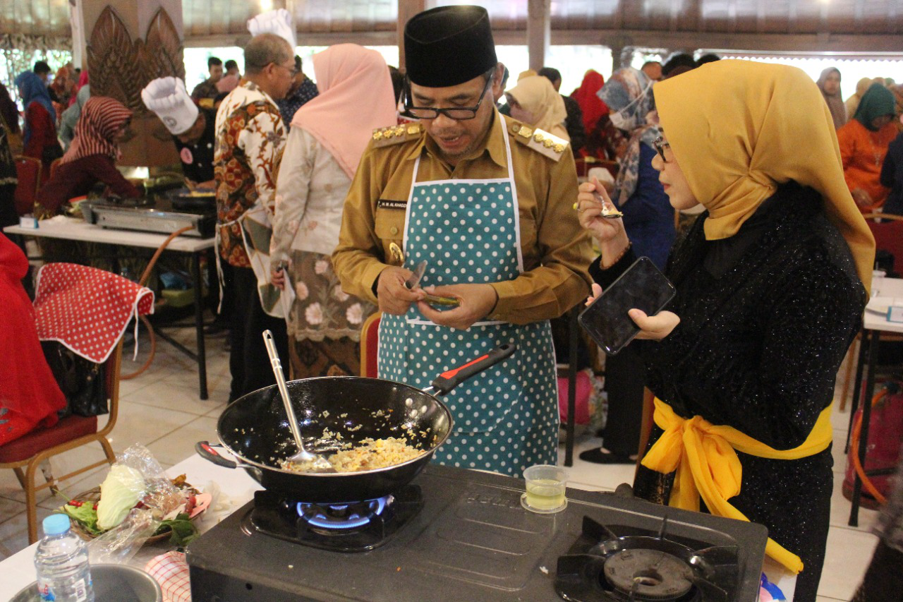 TP PKK Temanggung Peringati Hari Ibu dengan (Bapak Masak, Ibu Macak)