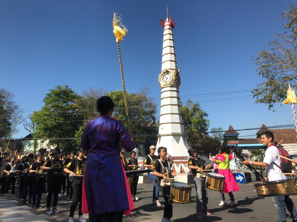 Peringati Hari Jadi ke-15 dengan Pawai Together Stronger