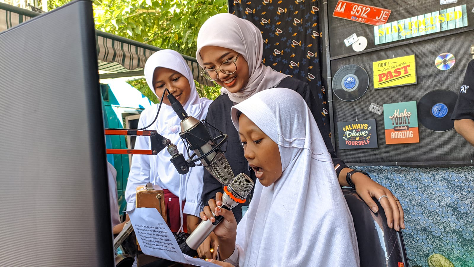 Coba Sensasi Siaran Radio dan Live Reportase di Stand Dinkominfo