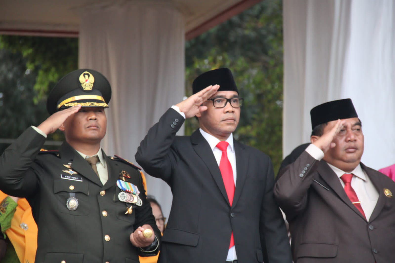 Upacara Penurunan Sang Saka Merah Putih Berlangsung Khidmat