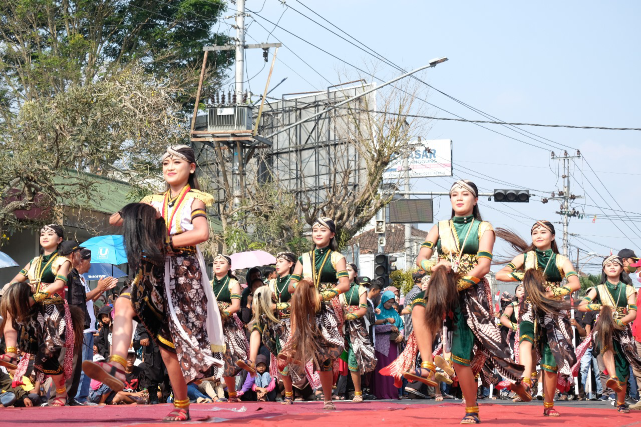 Meriahkan HUT ke-78 Kemerdekaan RI, Temanggung Laksanakan Pawai Seni Merdeka