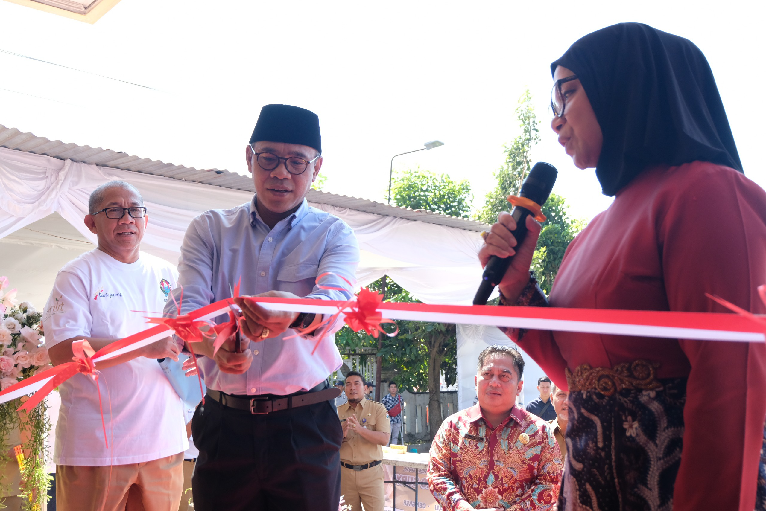 Dinkopdag Gelar Bazar dan Rebranding UMKM Center