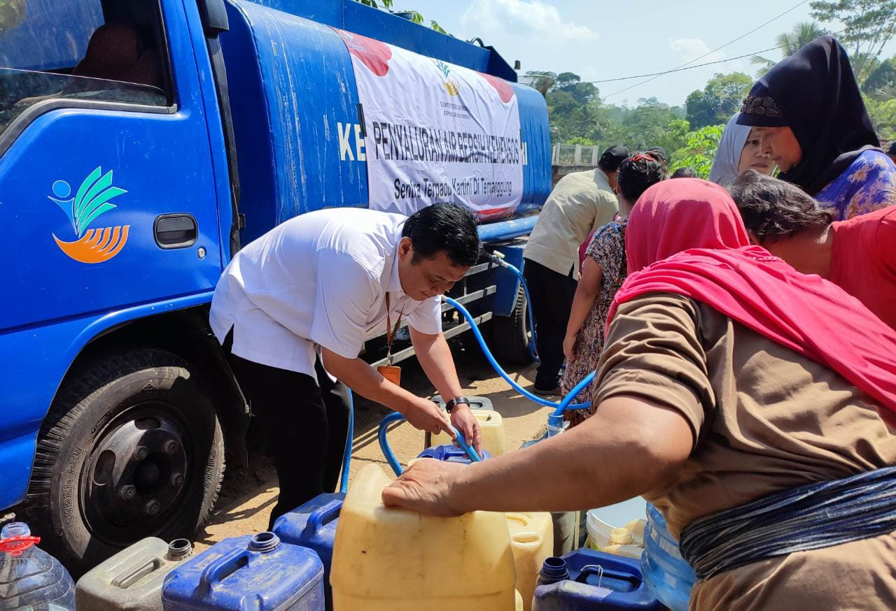 Kementerian Sosial Bantu 50 Tangki Air Bersih di Temanggung