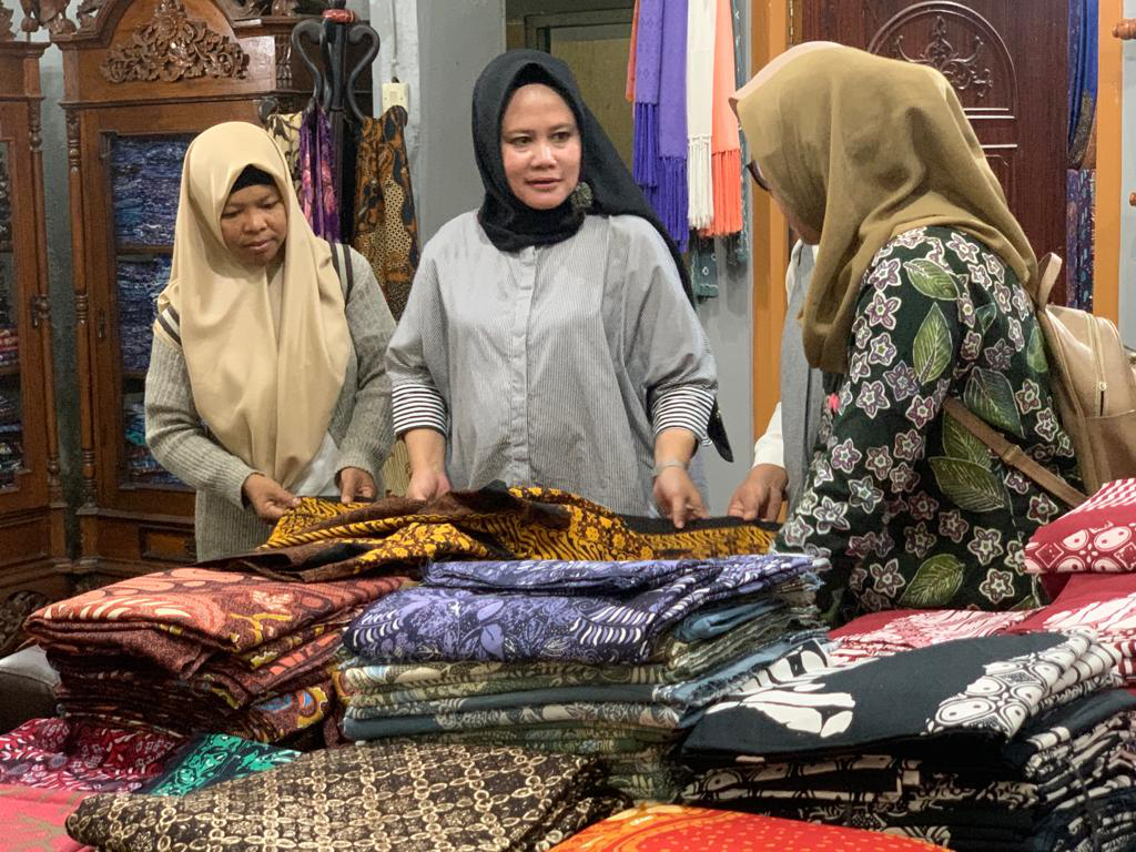 Dekranasda Temanggung Adakan Kunjungan Industri ke Batik Allusan Jogja