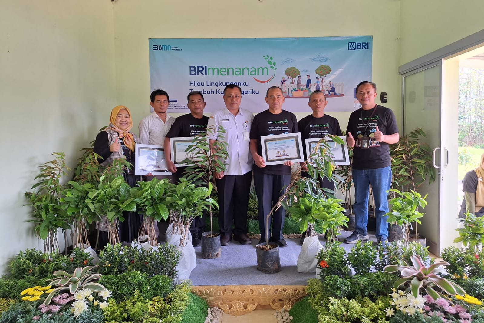 Dukung Program Konservasi, BRI Distribusikan Seribuan Pohon Buah