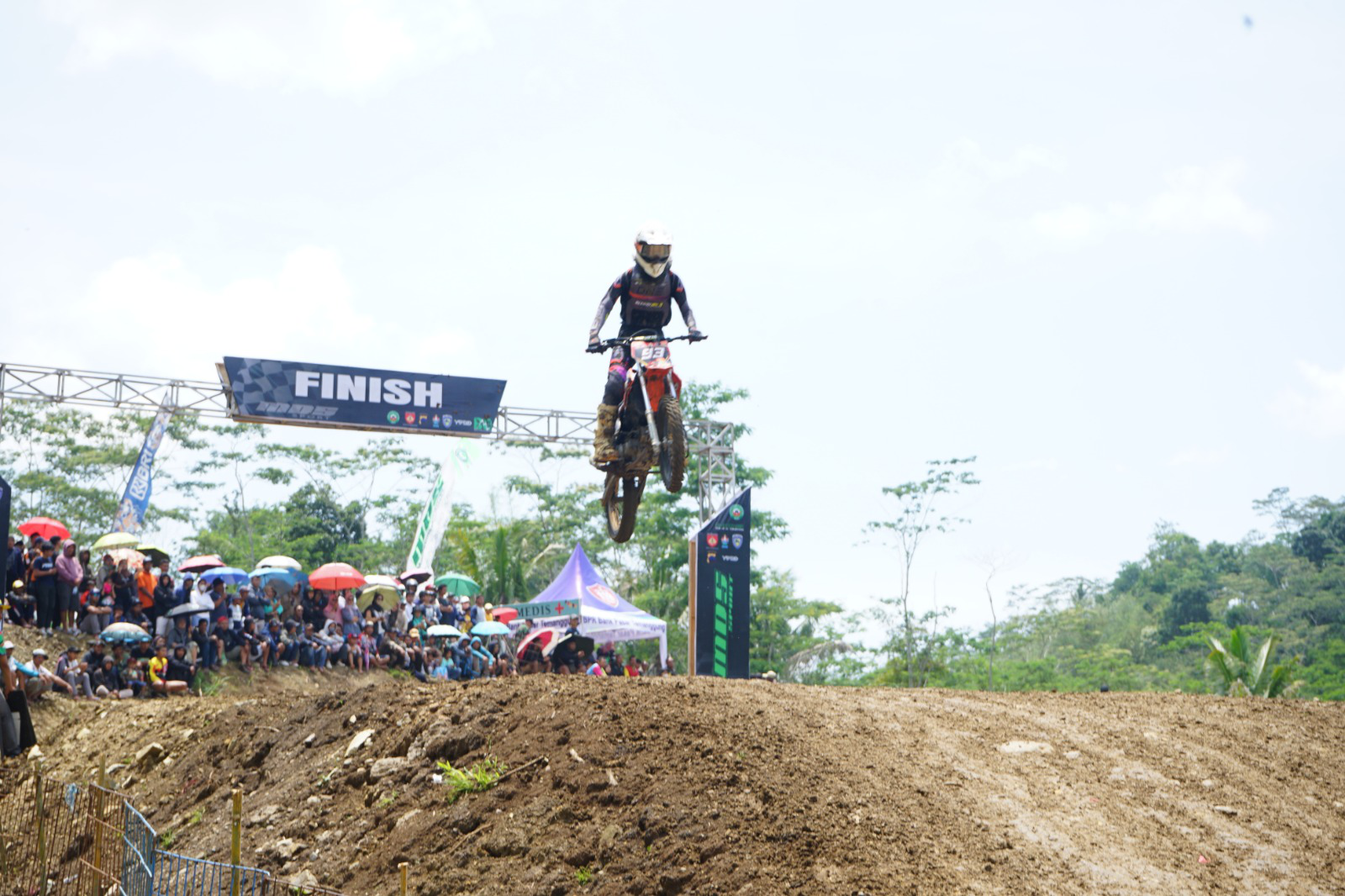 Ratusan Crosser Berlaga di Sirkuit Carang Gantung Kaloran