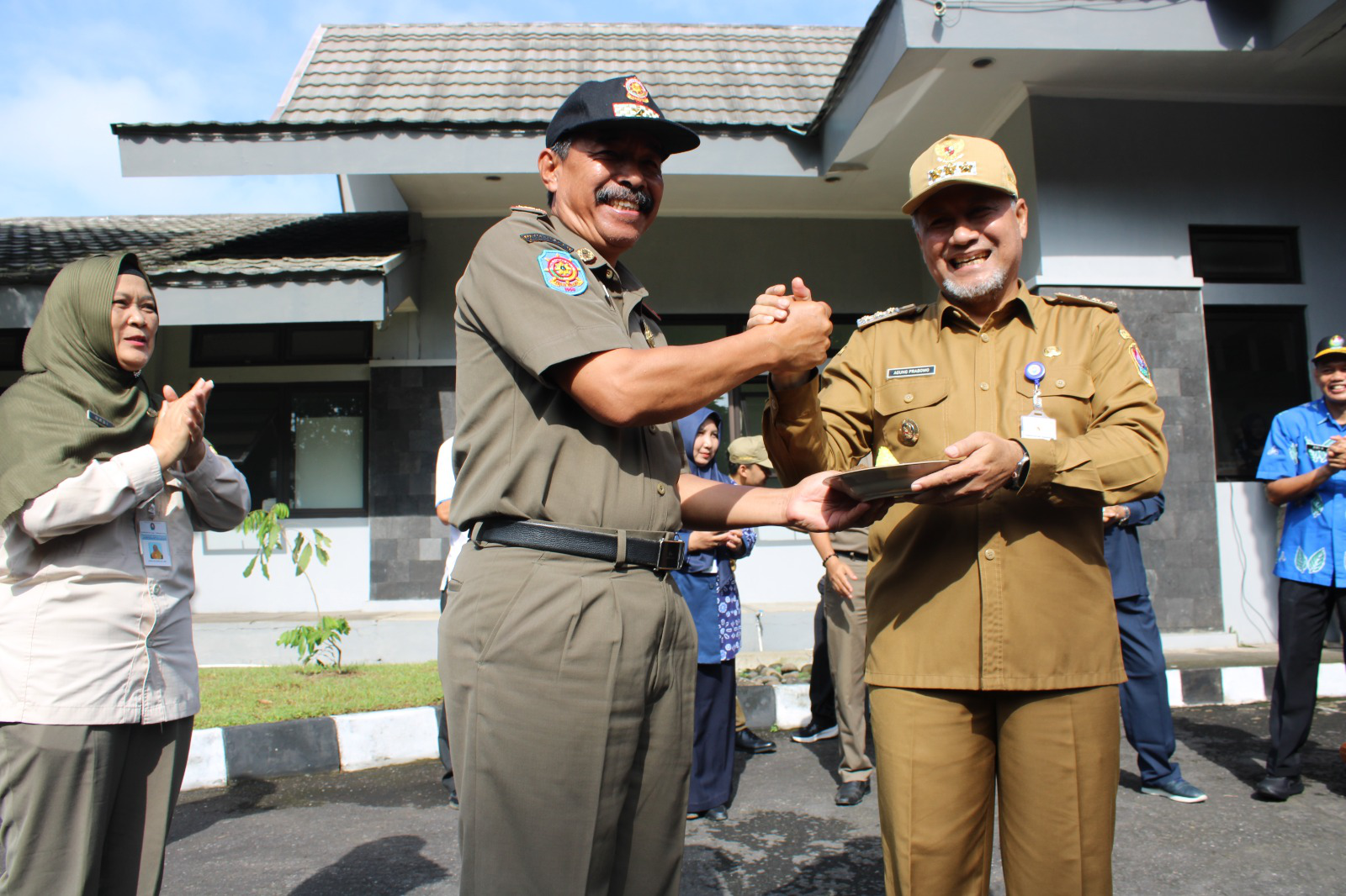 Pj. Bupati Pimpin Apel Luar Biasa Peringatan HUT Satpol PP, Damkar dan Satlinmas