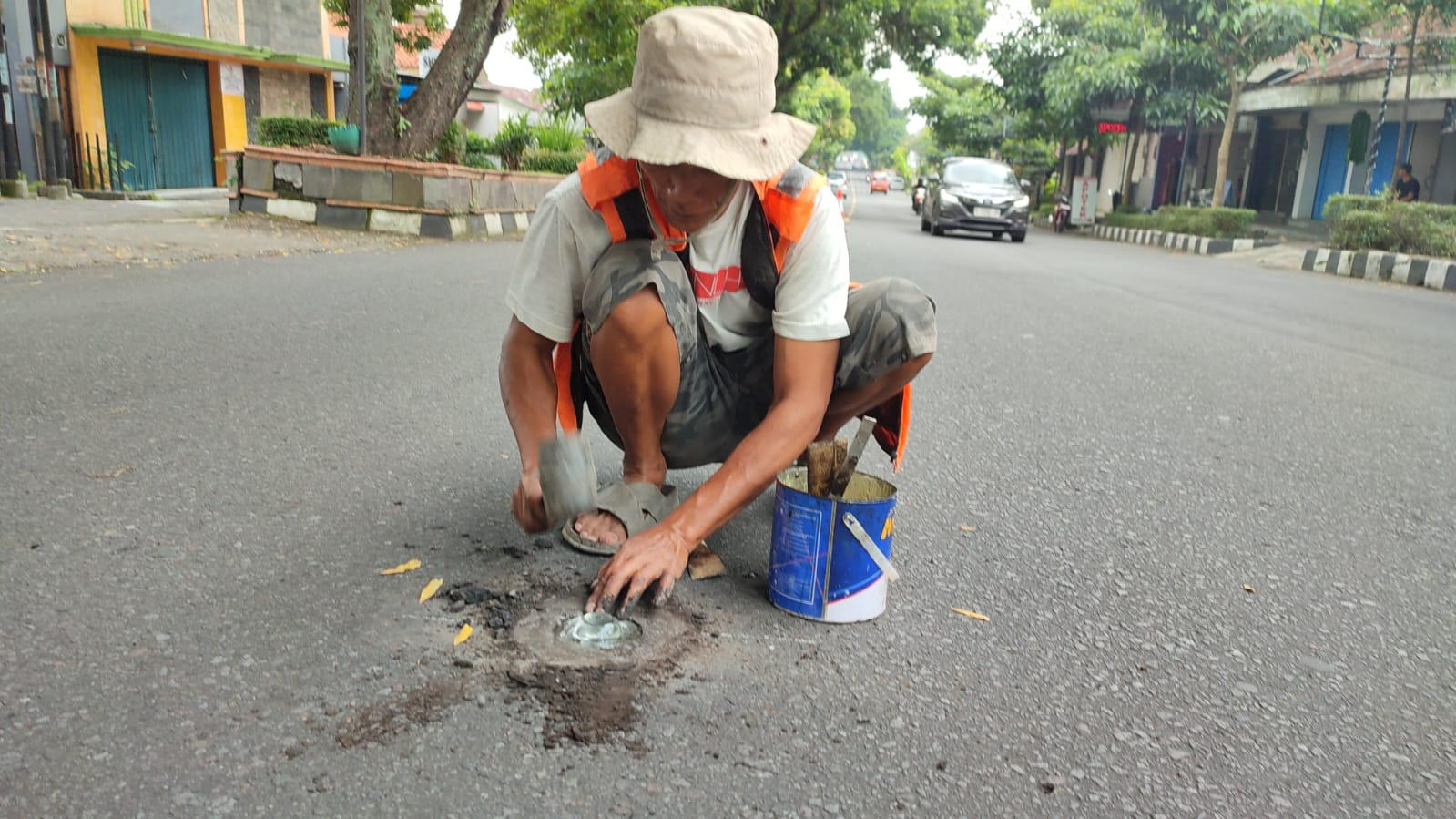 Dinas Perhubungan Pasang Mata Kucing dan APILL di Jalur Mudik