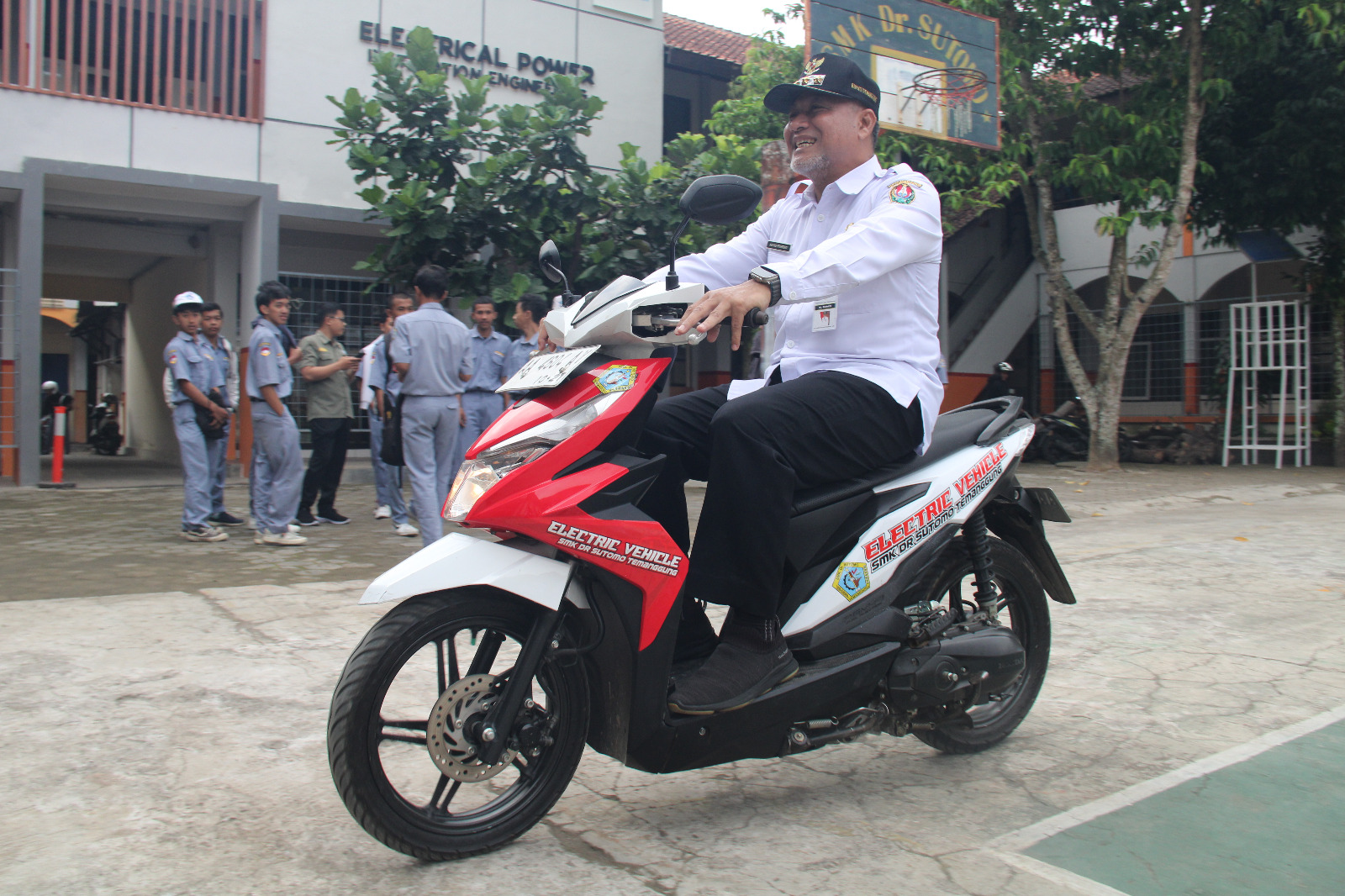 Siswa SMK Dr Sutomo Kembangkan Mosen dan Becak Listrik