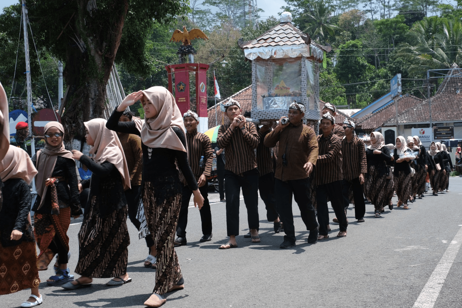 Grebeg Desa Kaloran, Crah Agawe Bubrah, Rukun Agawe Santoso