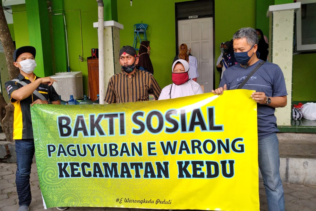 Bantu Sesama, Paguyuban e-Warong Kecamatan Kedu Laksanakan Baksos