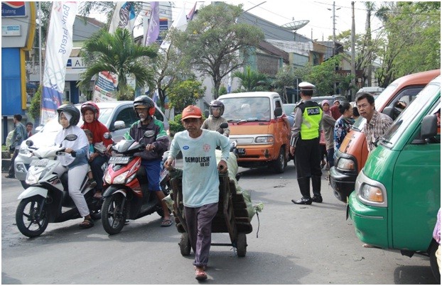 Dishub Batasi Area Parkir Angkutan di Pasar Temanggung