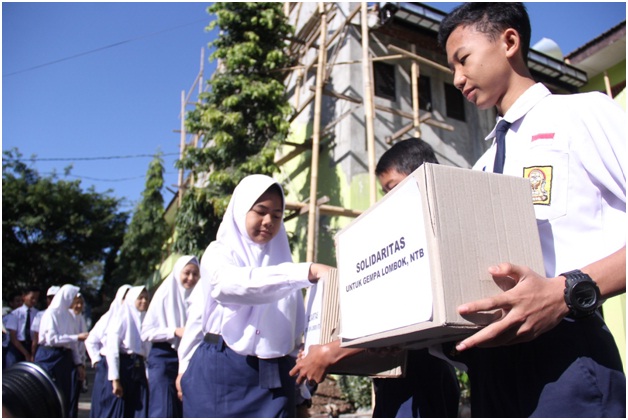 Solidaritas Siswa SMP 6 Temanggung Untuk Gempa Lombok 