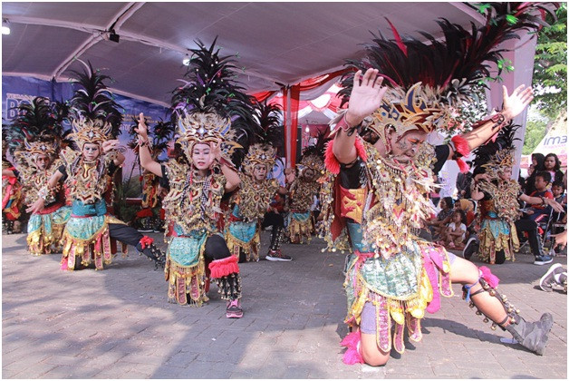 Lomba Topeng Ireng Tutup Acara Temanggung Bookfest Dengan Meriah