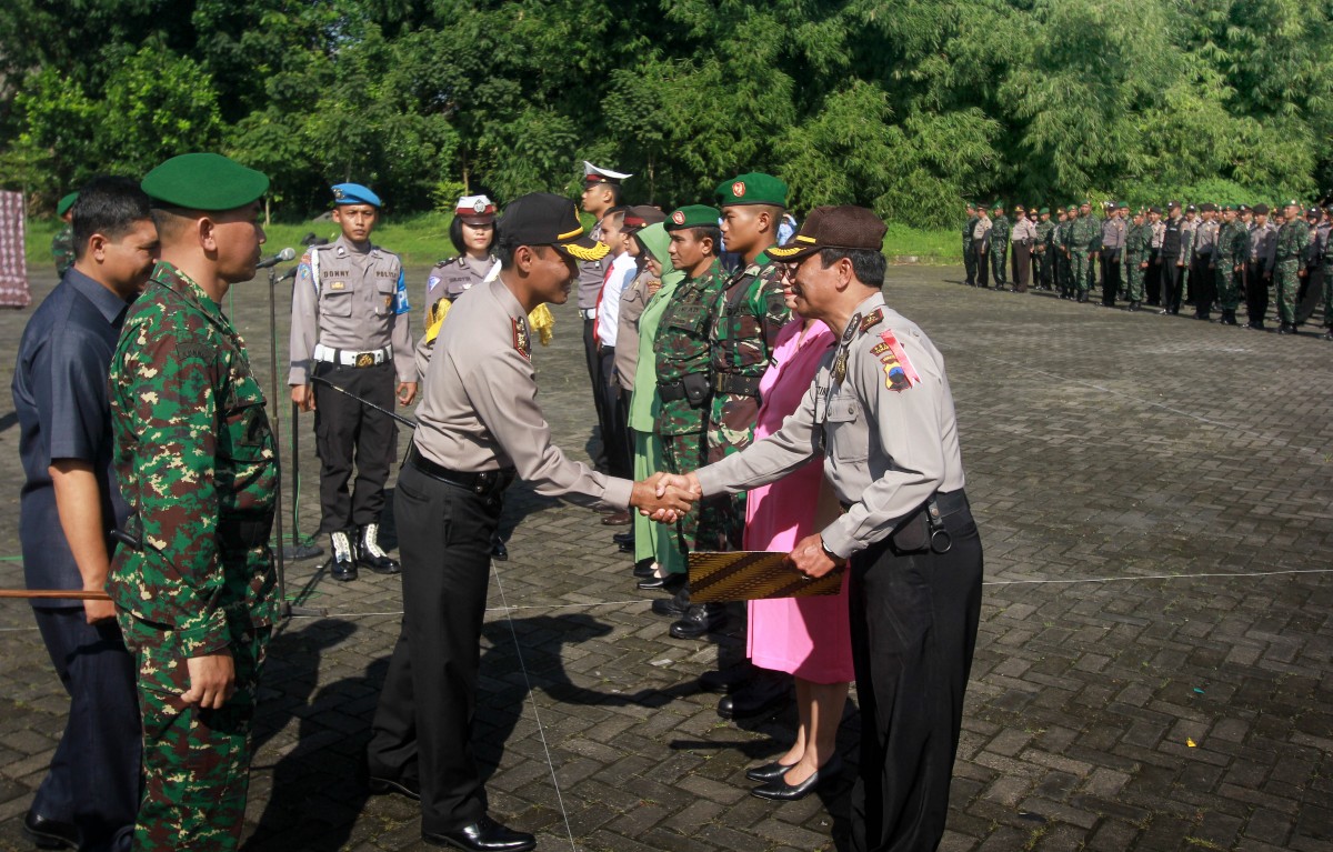 Apresiasi Anggota, Kapolres dan Dandim Temanggung Serahkan Penghargaan 