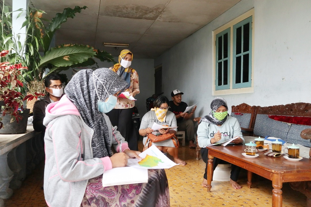 Warga Putus Sekolah Lereng Sumbing Bersemangat Belajar