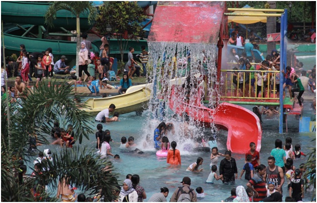 Tradisi Padusan, Warga Temanggung Padati Pikatan Waterpark 